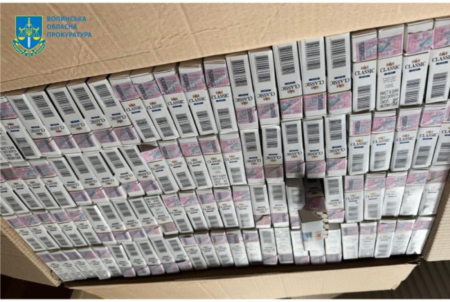 Троє волинян налагодили в приміщенні колишнього дитячого табору тютюновий цех