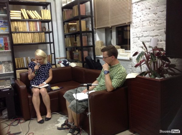 У Луцькій книгарні «заговорили» книги. ФОТО. ВІДЕО