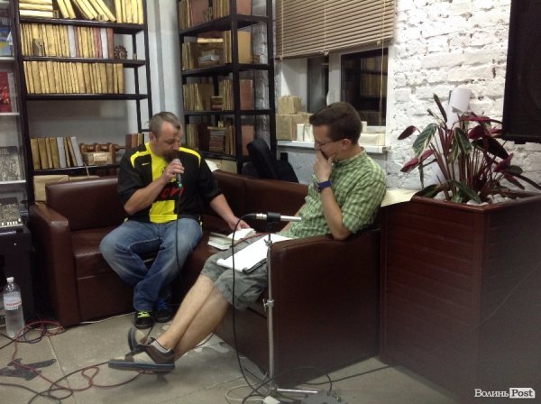 У Луцькій книгарні «заговорили» книги. ФОТО. ВІДЕО