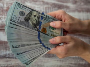 Чому дорожчає долар і що буде із ним восени