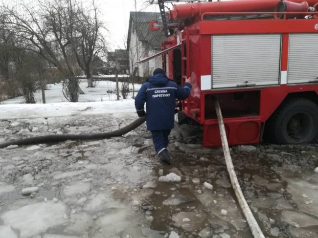 У волинському селі «тонуть» оселі. ФОТО