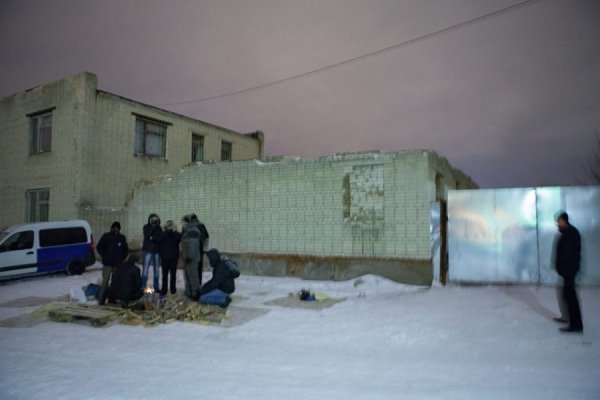 В облозі Автомайдану: у Луцьку ВВшникам заблокували виїзд з частини. ФОТО