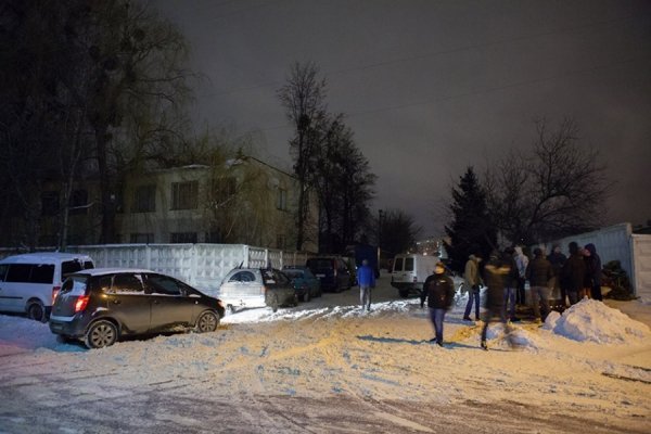 В облозі Автомайдану: у Луцьку ВВшникам заблокували виїзд з частини. ФОТО