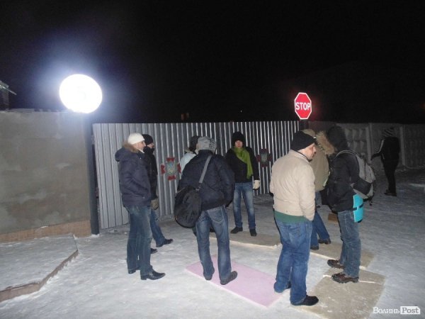 В облозі Автомайдану: у Луцьку ВВшникам заблокували виїзд з частини. ФОТО