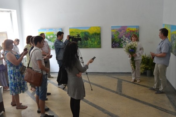 У Луцьку − виставка жовто-блакитних картин. ФОТО