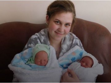 20-річна волинянка народила двійню на Великдень