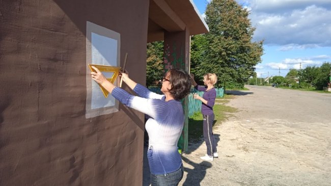 Мешканці волинського села креативно розмалювали автобусну зупинку. ФОТО