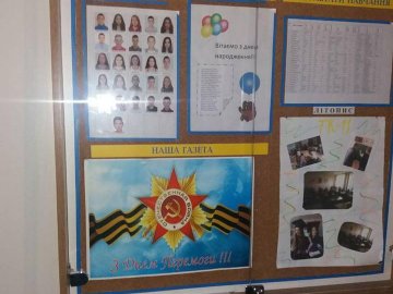 У Луцьку коледж «прикрасили» георгіївськими стрічками. ФОТО
