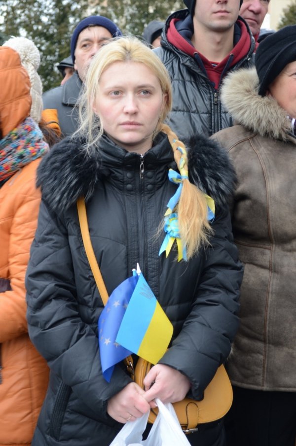 Страйк у Тернополі: над  «білим домом» підняли червоно-чорне знамено. ФОТО