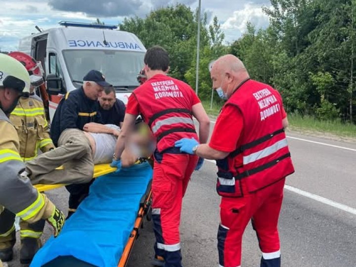 У Луцькому районі сталася серйозна ДТП, водія вирізали з автівки