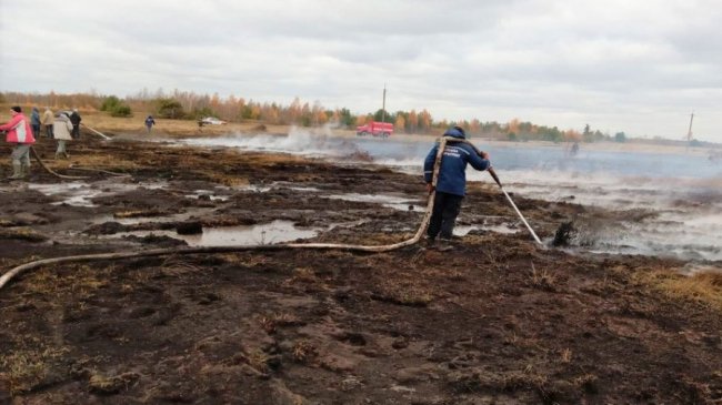 Чоловіка, якого підозрюють у самовільному підпалі торф'яника на Волині, досі шукають