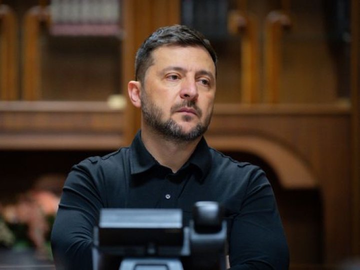 Зеленський заявив, що росіяни двічі атакували його президентський літак