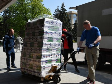 Луцьк отримав ще близько 20 тонн гуманітарної допомоги з Англії. ФОТО