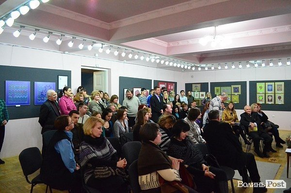 У Луцьку відкрили виставку вишивки Анжеліки Рудницької. ФОТО