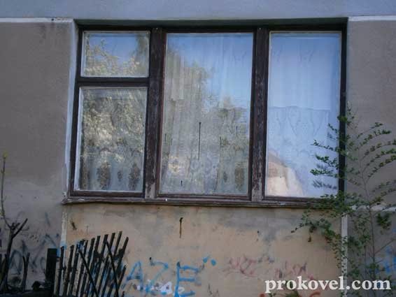 У Ковелі невідомі підприємці самовільно взялися хазяйнувати біля багатоповерхівки. ФОТО