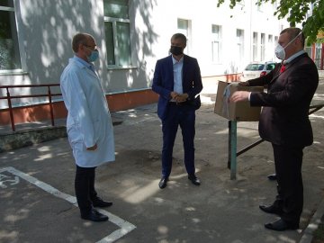 Інфекційна лікарня у Луцьку отримала відремонтований апарат штучної вентиляції легень