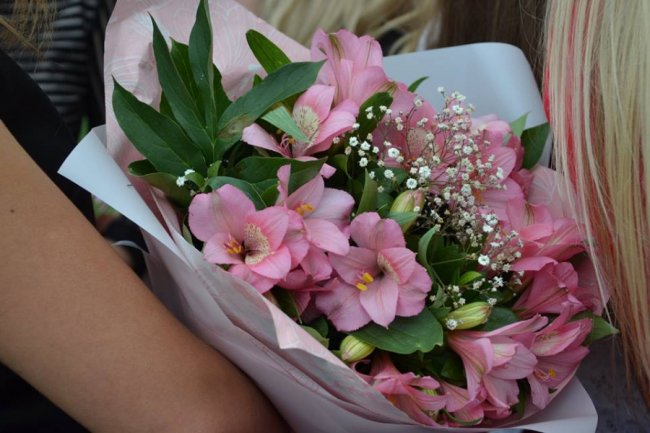 У Луцькому замку для новоспечених філологів та журналістів влаштували випускний