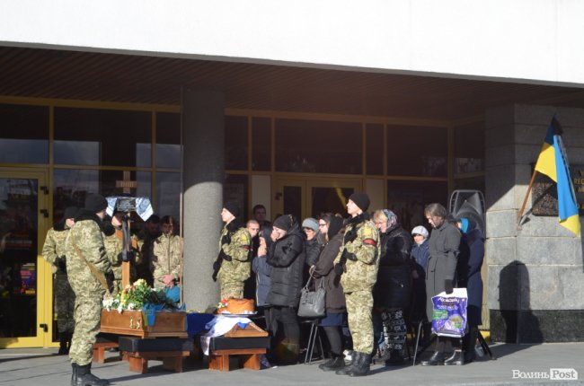 Загинув у день народження: Луцьк попрощався з воїном Віктором Лахаєм. ФОТОРЕПОРТАЖ