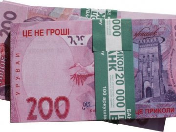 На Волині чоловік  розраховувався за товар у магазині сувенірними грошима