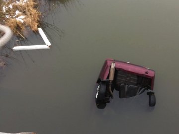 Смертельна  аварія на Рівненщині: авто злетіло з мосту у річку. ВІДЕО