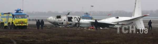Фото з місця авіакатастрофи у Донецьку: літак розвалився на шматки 