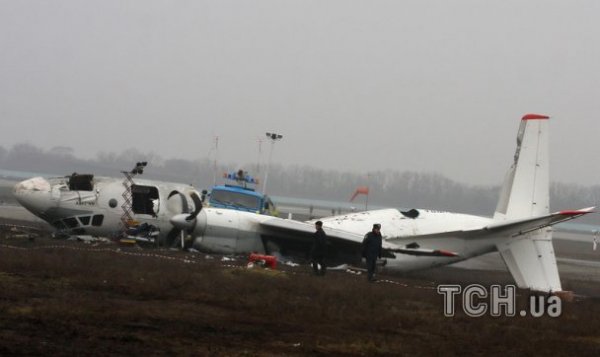 Фото з місця авіакатастрофи у Донецьку: літак розвалився на шматки 