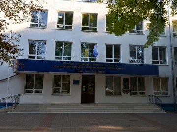 У Луцьку ремонтуватимуть фасад будівлі коледжу