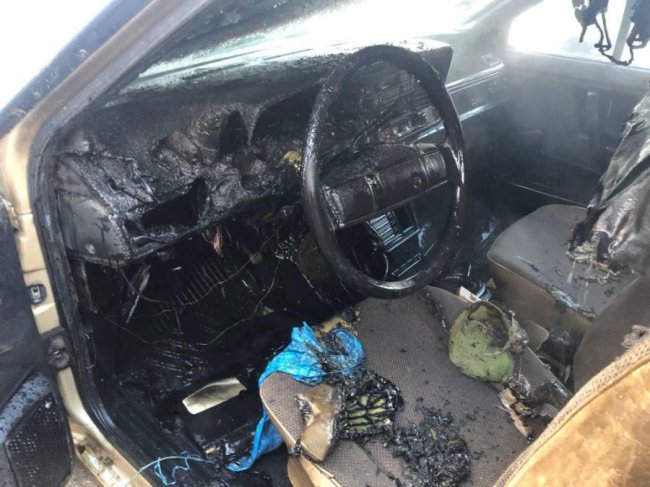 У місті на Волині загорівся легковий автомобіль. ФОТО