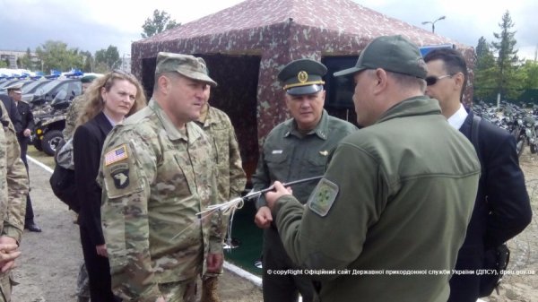 Головний прикордонник України розповів американському генералу про ситуацію в зоні АТО. ФОТО