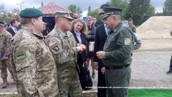 Головний прикордонник України розповів американському генералу про ситуацію в зоні АТО. ФОТО