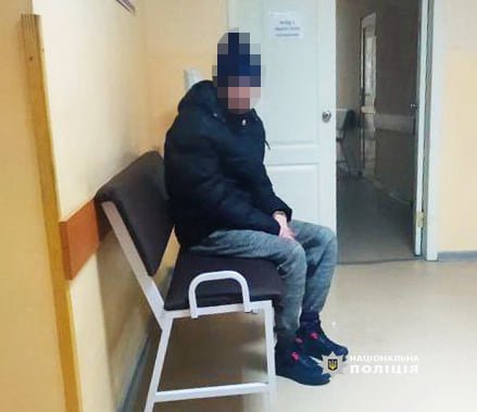 Повні кишені пачок з цигарками: поліцейські Волині «на гарячому» зловили 17-річного злодія