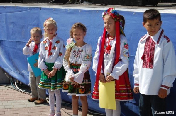 Акція «Українська вишиванка» у Луцьку. ФОТО