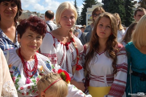 Акція «Українська вишиванка» у Луцьку. ФОТО