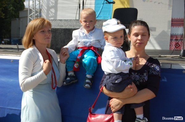 Акція «Українська вишиванка» у Луцьку. ФОТО