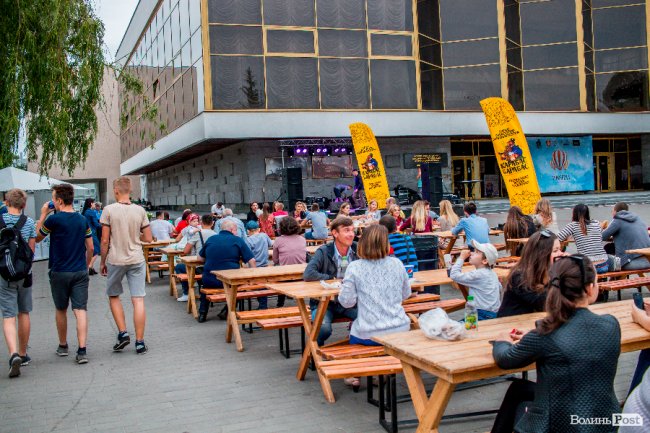 Яскраво, повітряно, незабутньо: фінальний день фестивалю «Aerosfera» у Луцьку. ФОТО