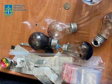 Збували психотропи та організували притон: трьох волинян судять за наркозлочини