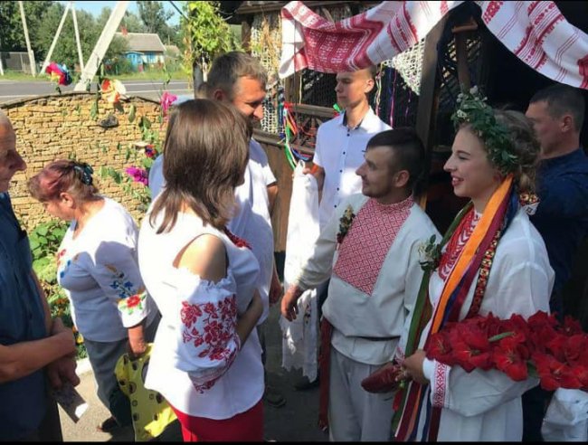 Обряди, короваї і пісні: сільський голова з Волині гучно відгуляв весілля. ФОТО. ВІДЕО