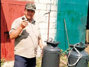 Помічник для господинь: волинянин змайстрував диво-пристрій для консервації