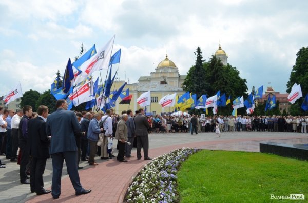 Луцьк вийшов на віче - захищати мову. ФОТО