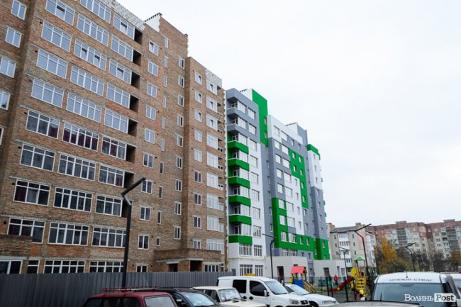 Холод – не завада: як у Луцьку будують «карамельний» житловий комплекс. ФОТО*