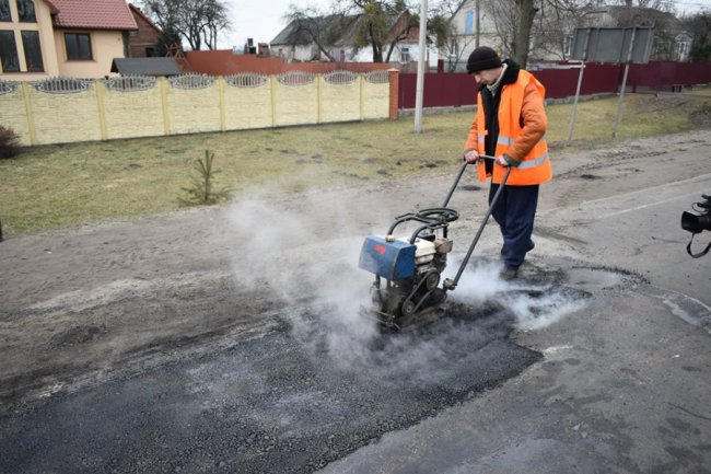 На Волині тестують нове обладнання для ремонту доріг. ФОТО