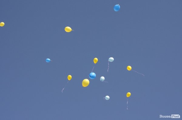 Перший дзвоник у луцьких школах. ФОТОРЕПОРТАЖ