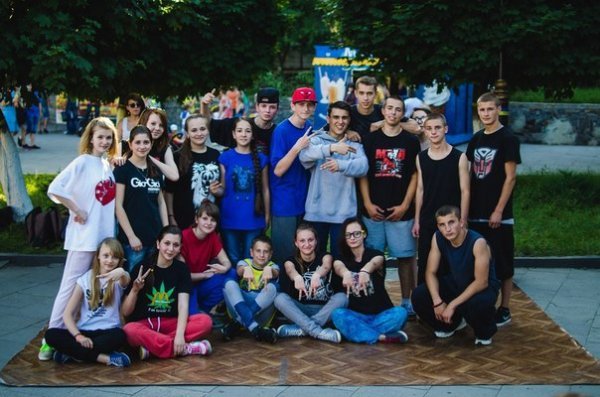 У Ковелі танцюристи посеред вулиці збирали гроші хворій дівчині. ВІДЕО