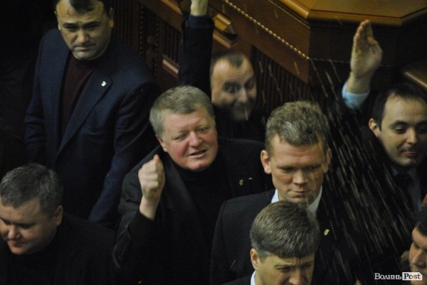 Волинський нардеп кидався гречкою в свого колегу. ФОТО
