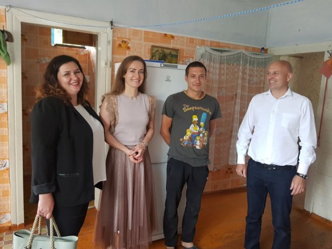 На Волині дитині-сироті подарували ключі від будинку 