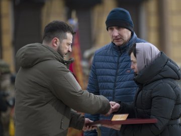Президент вручив орден «Золота Зірка» батькам загиблого Героя з Волині Павла Усова