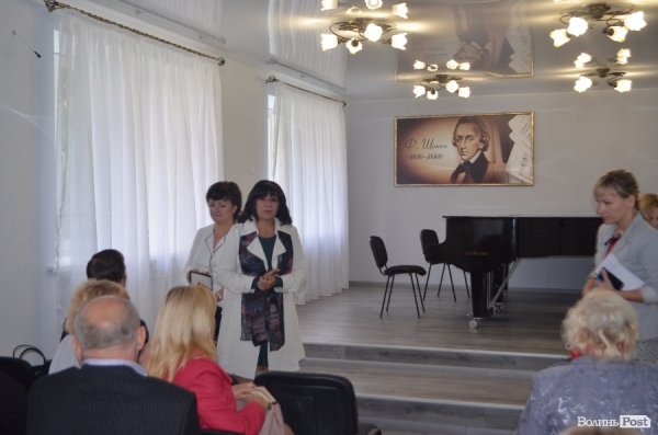 Музшколи Луцька: зал без світла, вікна старі, хори репетирують в коридорі. ФОТО