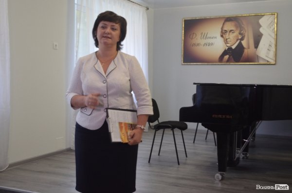 Музшколи Луцька: зал без світла, вікна старі, хори репетирують в коридорі. ФОТО