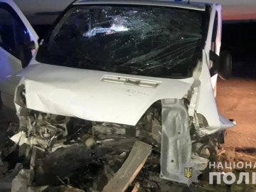 Під Луцьком бус влетів у легковик: є загиблий та постраждалі. ФОТО