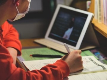 Дистанційне навчання чи канікули з 8 до 24 січня: що про це каже МОН